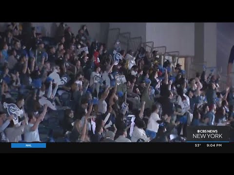 Saint Peter's fans fired up at Jersey City watch party